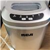 Image 2 : RCA Heavy Duty Ice Maker