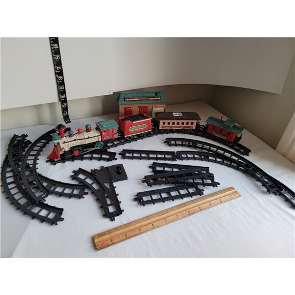 Dickensville Train, track & station. Battery operated.