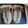 Image 1 : Inuit Lg. Handmade, moose hide & beaded Mitts. Believe fur to be Badger. Never worn.