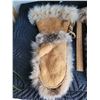 Image 3 : Inuit Lg. Handmade, moose hide & beaded Mitts. Believe fur to be Badger. Never worn.