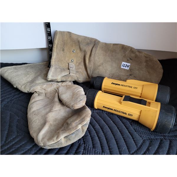 Pile lined leather mitts and 2 Energizer industrial flashlights.