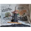 Image 1 : Copper bird feeder & 2 canadian seed bags.