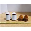 Image 1 : 2 sets of salt & pepper shakers