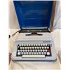 Image 2 : Underwood 378 typewriter in case