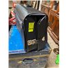 Image 2 : Suit case