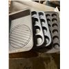 Image 1 : Baking pans