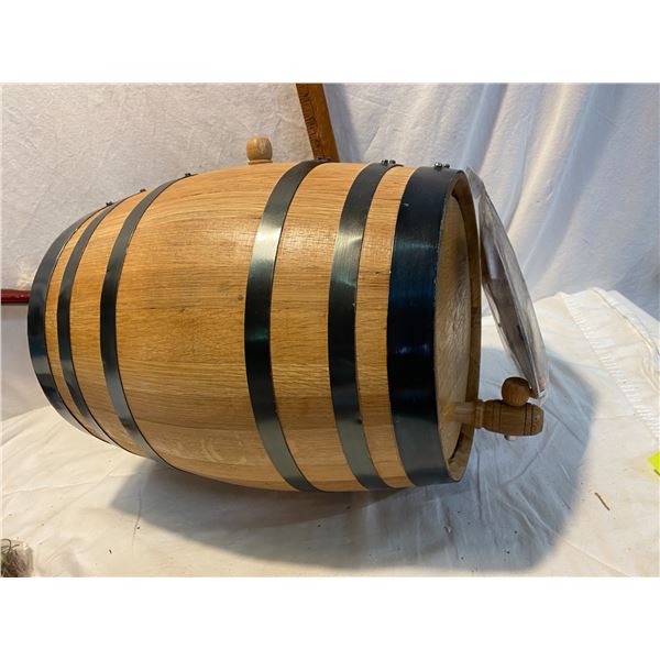 Unused oak wine barrel