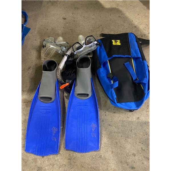 Masks, snorkel, bag and flippers