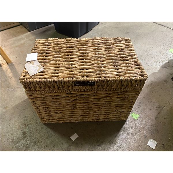 Lidded basket