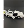 Image 3 : 2 x 1:24th  Scale Diecast Corvettes