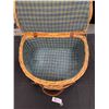 Image 2 : Wicker Picnic Basket - Empty