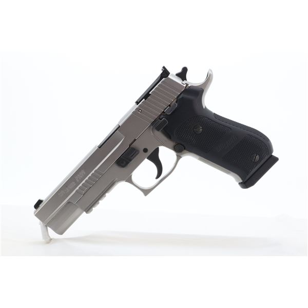 SIG SAUER , MODEL: P220 , CALIBER: 45 AUTO