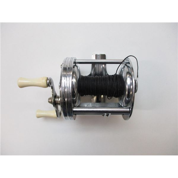 FLY FISHING REEL