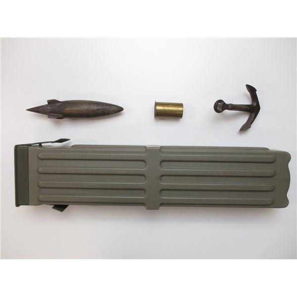 ASSORTED MILITARIA LOT