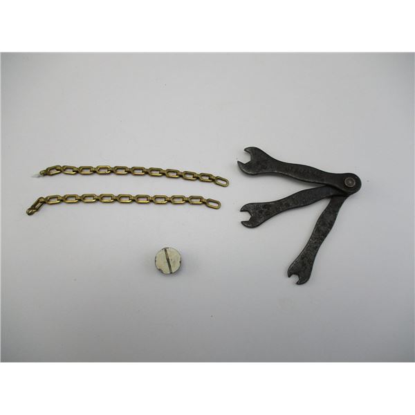 ASSORTED MILITARIA LOT