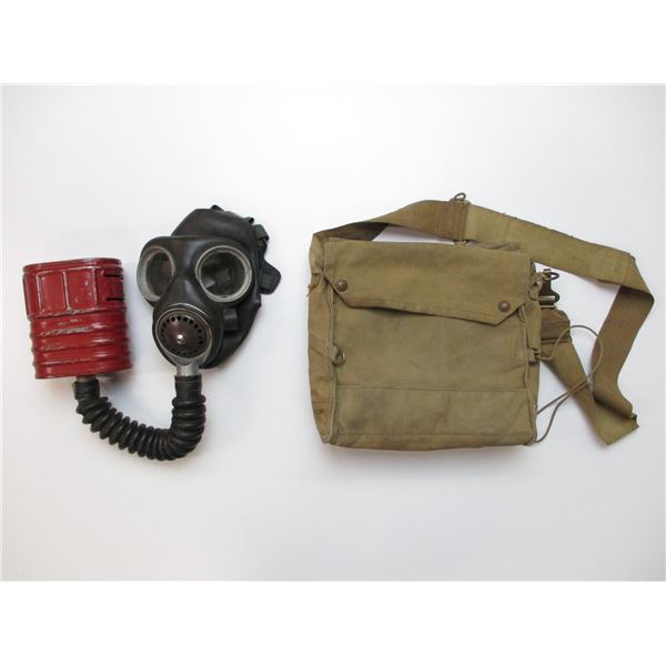WWII CANADIAN GAS MASK/POUCH