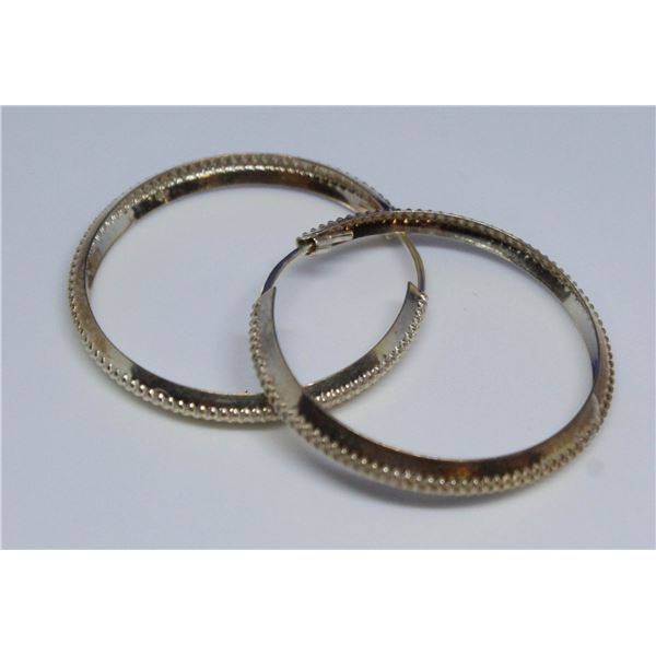 BZ415-156 SILVER MEDIUM SIZE HOOP EARRINGS