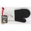 Image 1 : NEW DISNEY WINNIE THE POOH OVEN MITT SET