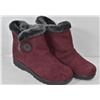 Image 1 : PAIR OF LADIES SLIP-ON WINTER BOOTS SIZE 6.5