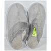 Image 1 : PAIR OF FAUX FUR WOMENS SLIPPERS SIZE M