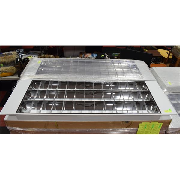 BOX WITH 2 FLUORESCENT LIGHT FIXTURES 347 VOLT