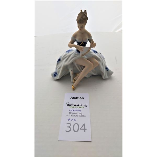 Fine Porcelain Lady with Fan Cat A