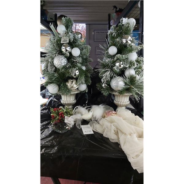 Christmas Décor Cat B