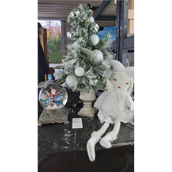 Christmas Décor Cat B