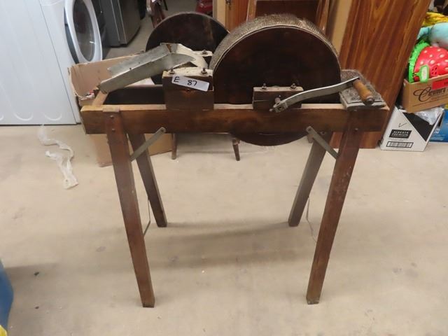 Hand Crank Wool Carter on Stand