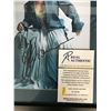 Image 2 : RHIANNA SIGNED AND FRAMED 8 X 10 ( RA COA)