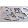 Image 1 : Vintage Keys and Handcuffs