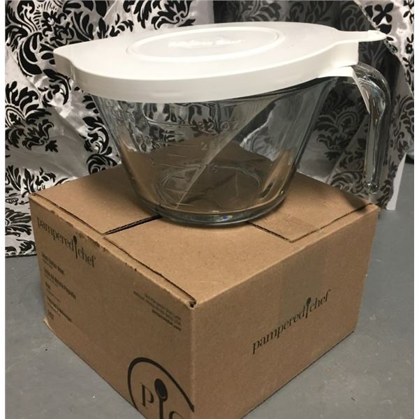 NEW IN BOX - Pampered Chef 4 Cup Measuring Cup with Lid