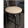 Image 2 : Vintage Stool