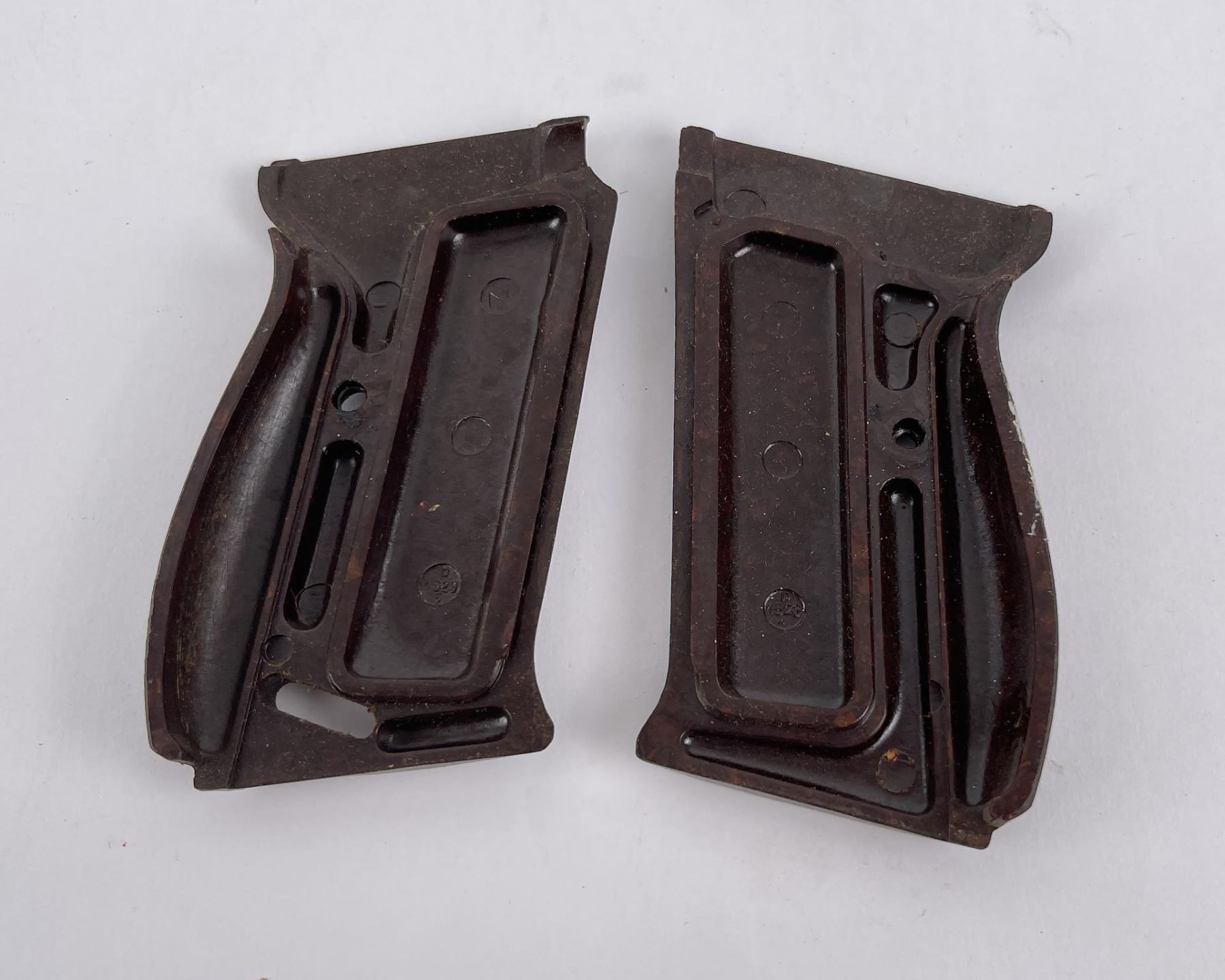 Vintage Style Bakelite P38 Grips – Unbranded Replacement Handles
