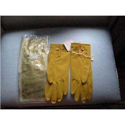 Pair of Vintage Gloves by Crescendoe! #2294084