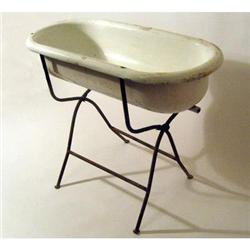 ANTIQUE ENAMEL BABYBATH / BABY BATH GARDEN #2295192