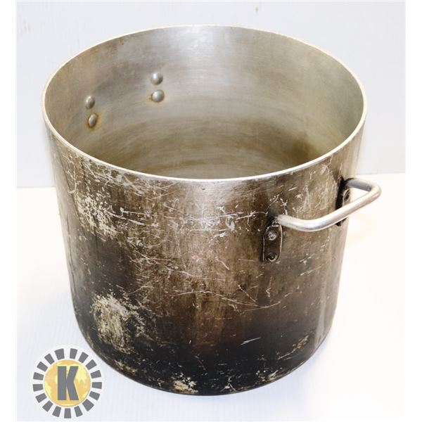 LARGE COOKING POT