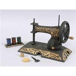 CAST IRON TOY SEWING MACHINE STATUE FIGURE / #2270945