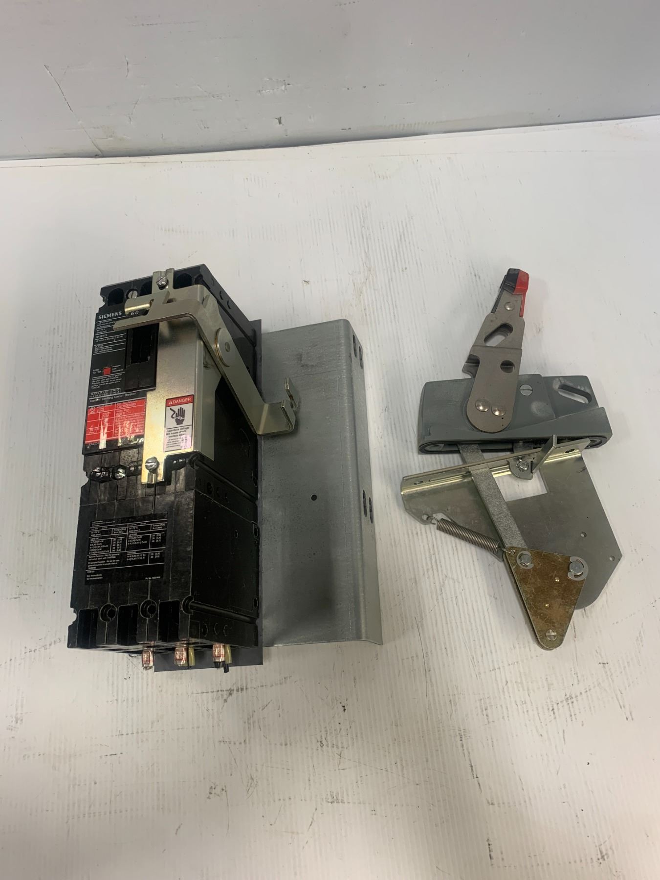 Siemens CED63B060 Current Limiting Circuit Breaker w/Handle