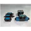 Image 2 : Lot of (5) Vickers Valves