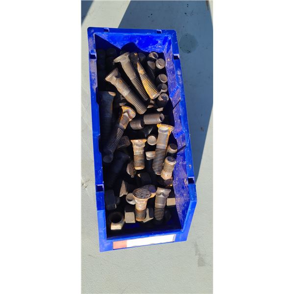 CAT 5F BOLTS AND NUTS IN PARTS BIN. ROUGHLY 50LB