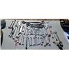 Image 3 : LARGE LOT OF ASSORTED WRENCHES STANDARD AND METRIC