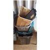 Image 1 : LOT OF LARGE TOTES (4)