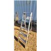Image 4 : 4 1/2 STEP LADDER
