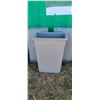 Image 2 : THREE CONTINENTAL 23GAL WALL HUGGER TRASH CANS