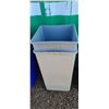 Image 2 : TWO LARGE TRASH CANS AND TWO MEDIUM RECYCLING CANS