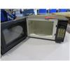 Image 2 : Hamilton Beach 900 Watts Microwave Oven