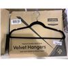 Image 1 : 30 Pack Black Velvet Hangers