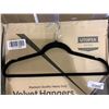 Image 3 : 30 Pack Black Velvet Hangers