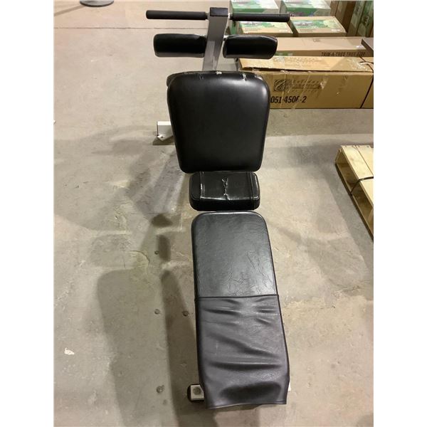 Hammer Strength inclined weight bench